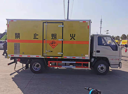 南雄爆破器材运输车技术升级与安全合规新趋势
