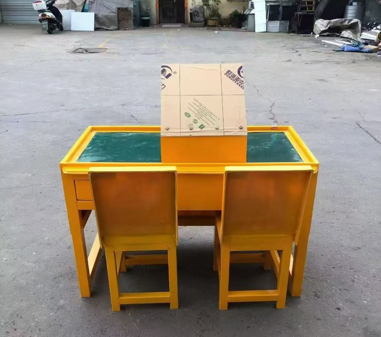 南雄防静电导通桌井下煤矿火工品发放桌：危险品流转的安全守护者
